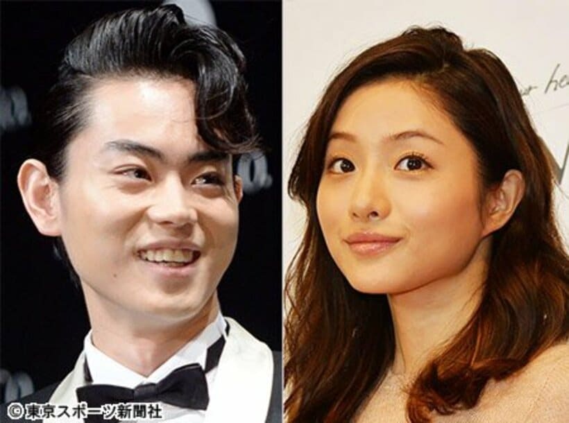 石原さとみ（右）と菅田将暉