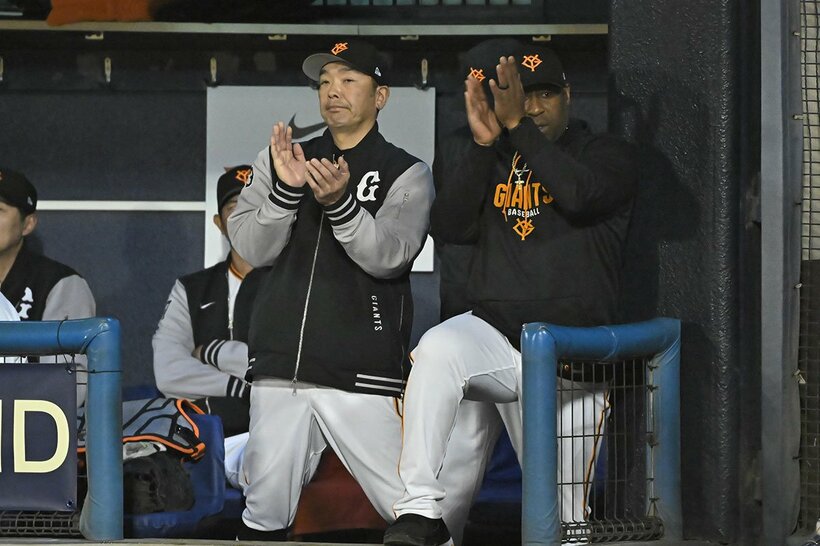 阿部慎之助監督（左）とウィーラーコーチ