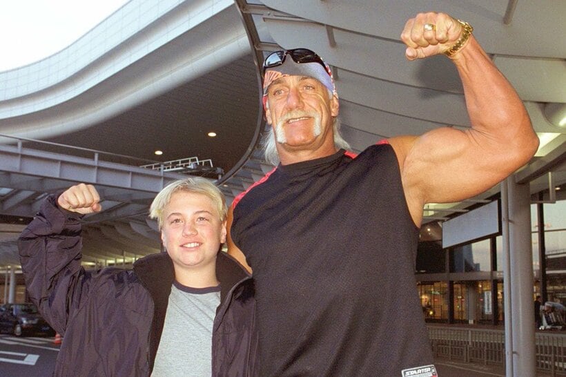 父の故ハルク・ホーガンさん(右)とともに来日することもあった愛息のニック（2003年）