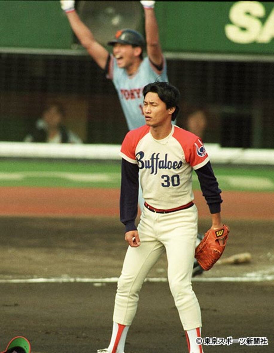  １９８９年の日本シリーズ第７戦では加藤哲（手前）が駒田に本塁打を浴びた