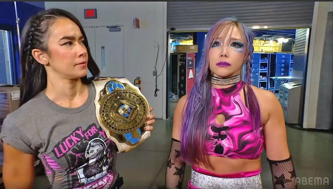 女子IC王者のAJリー(左)に声をかけられても、呆然自失のカイリ（©AbemaTV, Inc.）