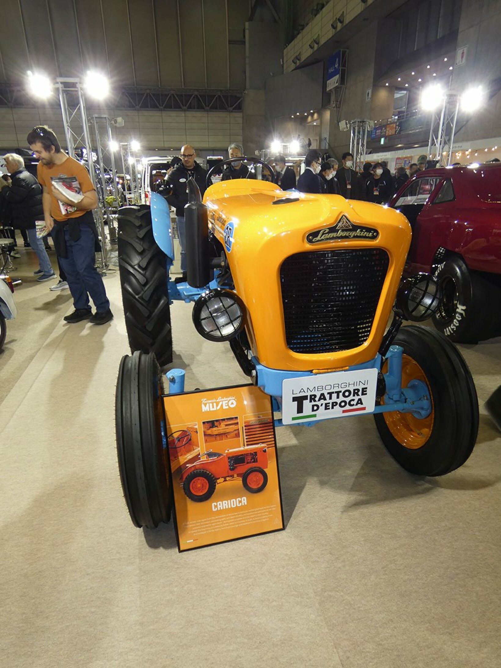 多くのカーマニアが「レア車」を見物した