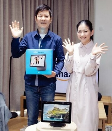 左から関根勤、関根麻里（提供写真）