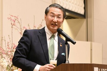 大阪で行われた「鳥取県交流会」で乾杯のあいさつを行った鳥取県の平井知事