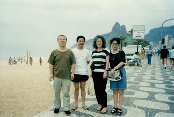  チャリティショーに行ったブラジルで（左から山谷、筆者、椎名、新谷）