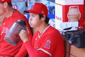 飲み干すエンゼルス時代の大谷翔平