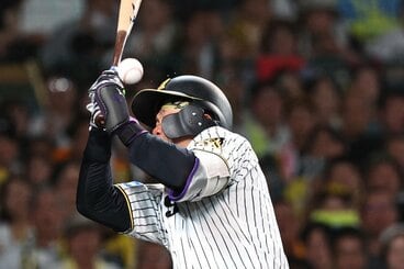 シュートが左手甲を直撃した阪神・森下翔太