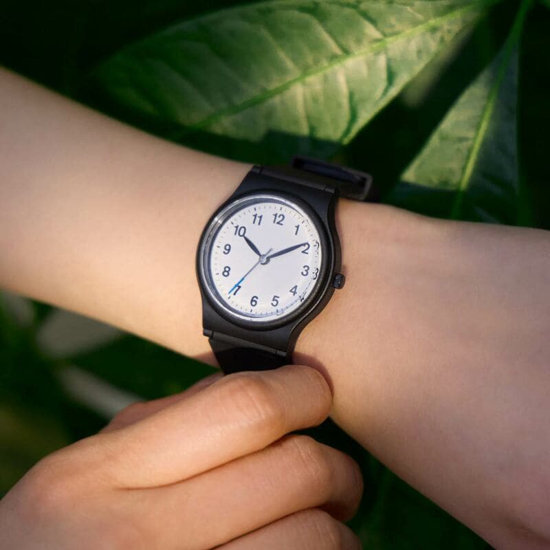 即完売が続出した腕時計はシチズンとの共同開発（ファミリーマート提供）