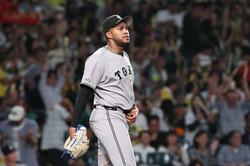 肩落とすマルティネス