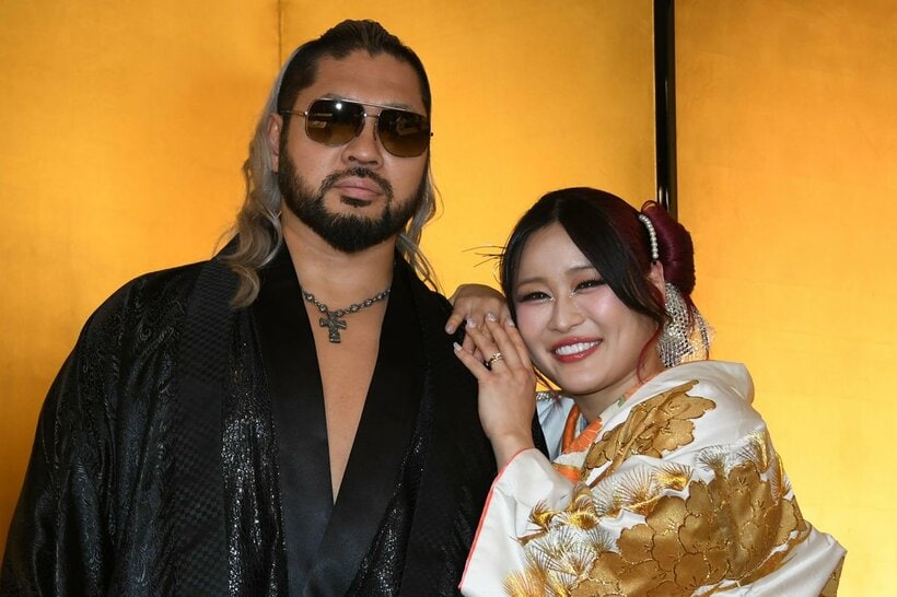 結婚を公表したNARAKUとイヨ・スカイ