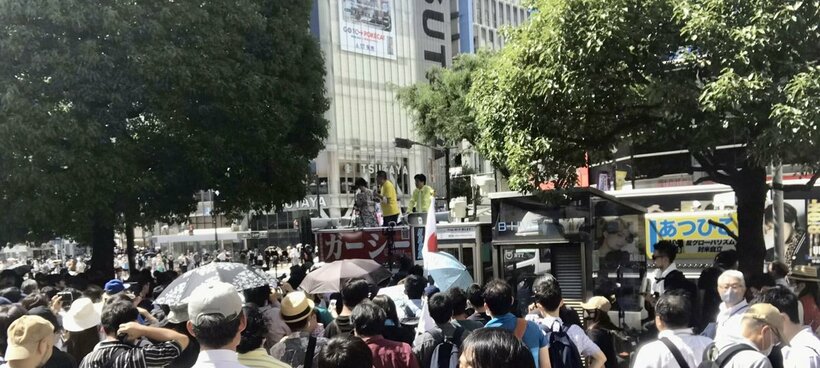  東谷義和氏が音声で参加した渋谷でのＮＨＫ党の街頭演説会には、多くの聴衆が集まった（東スポWeb）