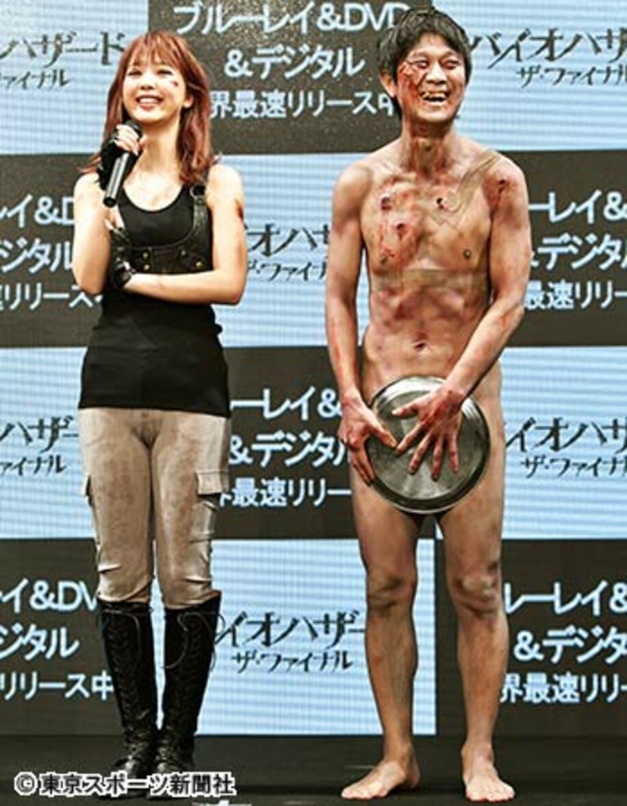 藤田ニコル（左）とアキラ１００％