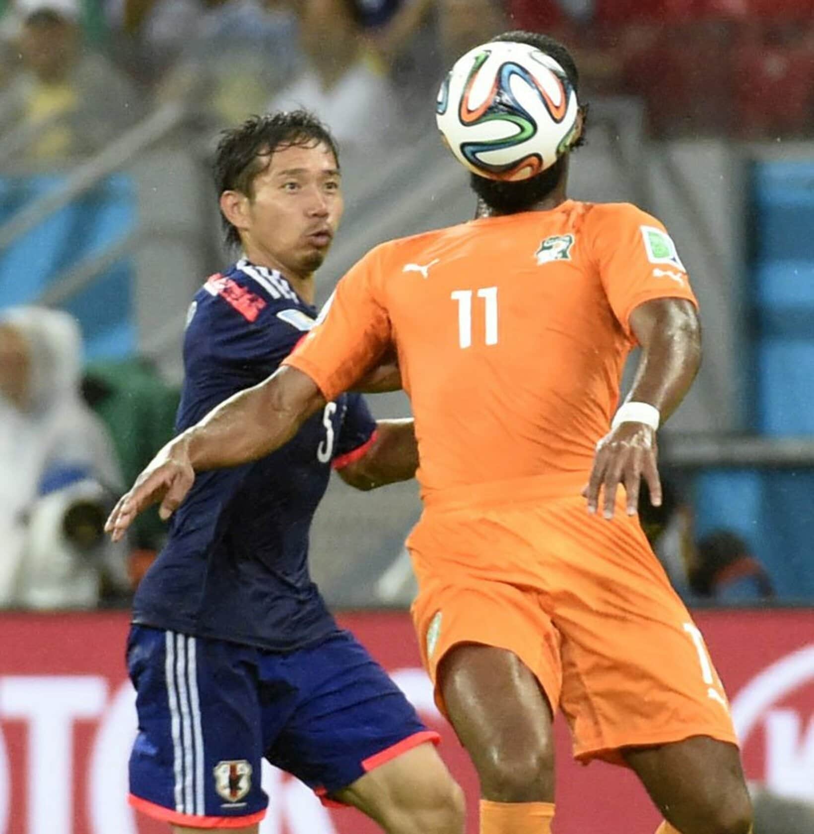 2014年Ｗ杯でドログバをマークする長友