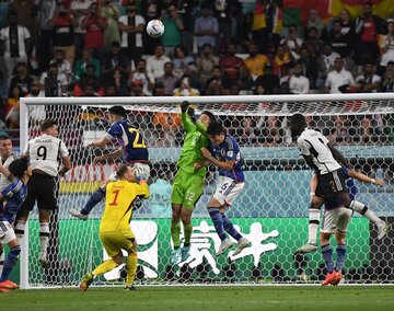 ドイツ戦で体を張ってゴールを守る権田