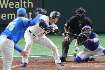 虚をついた大谷のセーフティバント