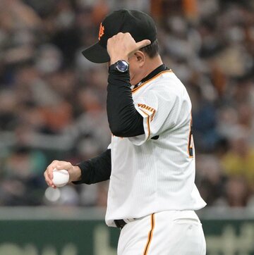 高橋に交代を告げる原監督