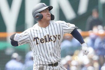 ８回、適時二塁打を打った帝京・蔦原悠太
