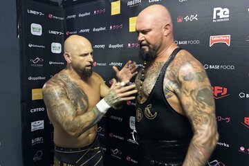 好調ぶりを見せつけたカール・アンダーソン(左)とドク・ギャローズのグッドブラザーズ