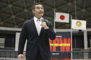 小松大会に来場した馳浩氏（新日本プロレス提供）