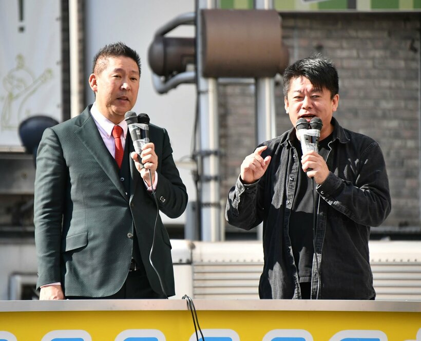  左から立花氏、堀江氏（東スポWeb）