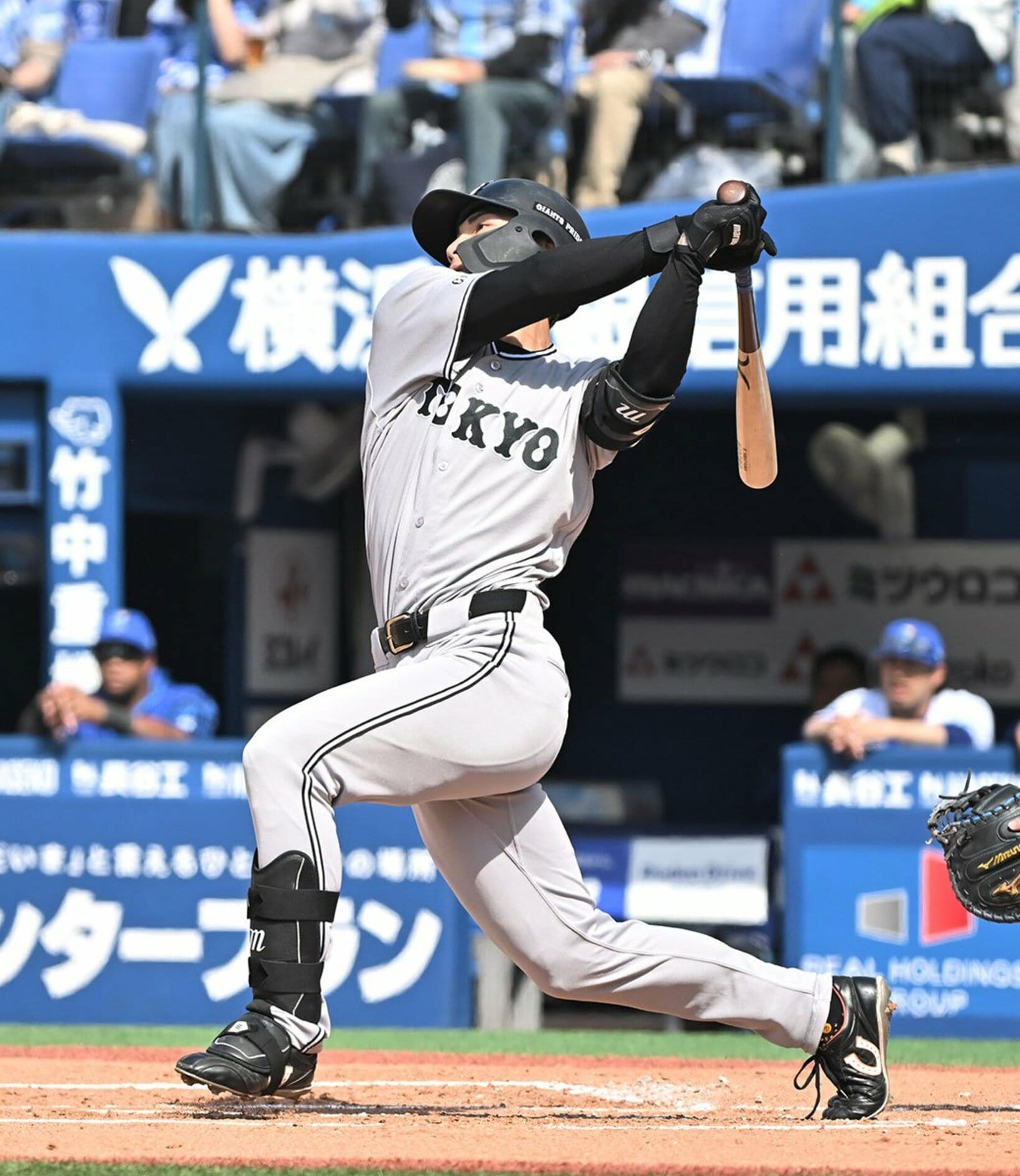 ２回、豪快に左翼席に打球を運んだ巨人・平山功太