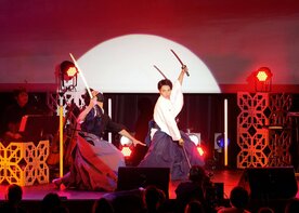  ステージで殺陣を披露した辰巳ゆうと