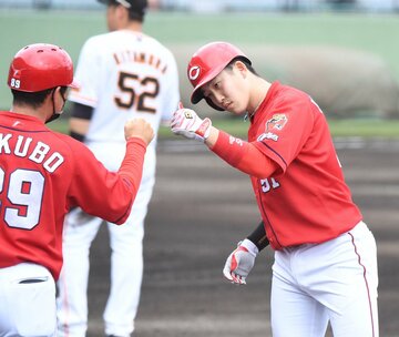  ６回にタイムリーを放った広島・小園（東スポWeb）