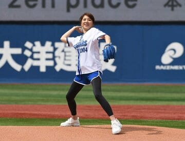 始球式に登場した飯島直子