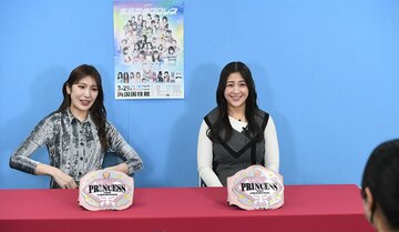 取材に余裕たっぷりで対応した上福ゆき(左)と上原わかな