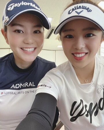  山路晶（左）との２ショットを自撮りした田中瑞希（本人提供）