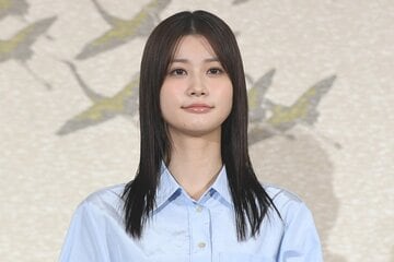 柏原を演じた生見愛瑠