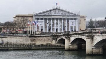 フランス国民議会（Ibex73／Wikimedia-Commons＝CC-BY-SA-4.0）