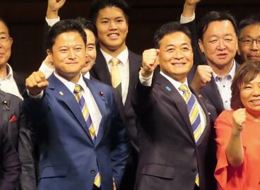 国民民主党代表選に立候補した橋本幹彦氏(左)と3選した玉木雄一郎氏