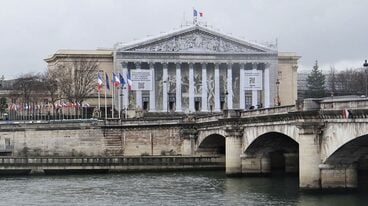 フランス国民議会（Ibex73／Wikimedia-Commons＝CC-BY-SA-4.0）