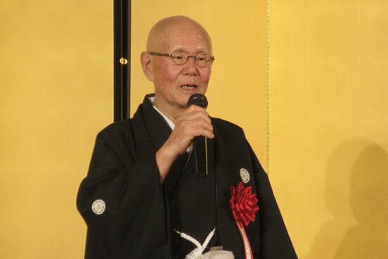 菊池寛賞贈呈式に出席したちばてつや氏