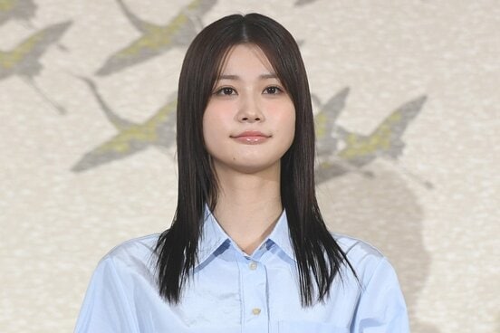 柏原を演じた生見愛瑠