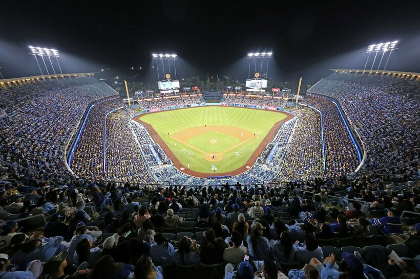 ＭＬＢ中継権はどうなるのか…（写真はドジャースタジアム）