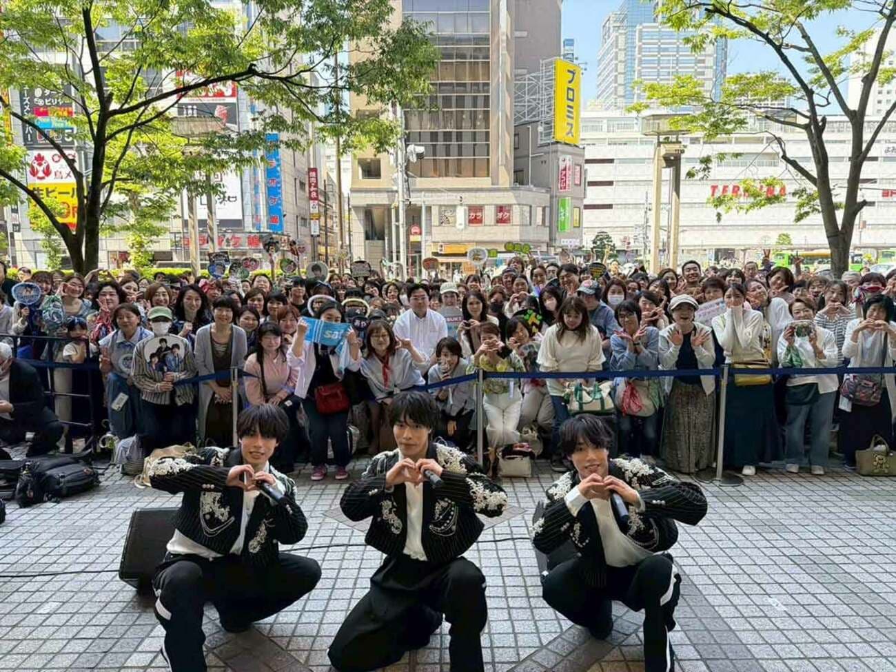 イベントも大盛況の一卵性三つ子「佐藤三兄弟」