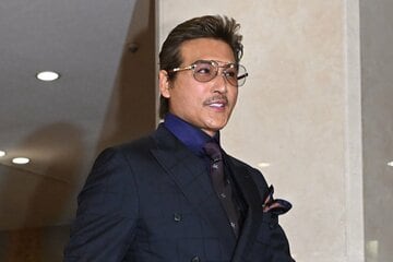 颯爽と会場に入る新庄監督