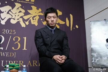 無念さをにじませる斎藤裕
