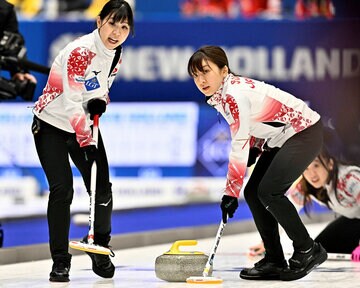 決勝トーナメント進出を決めた日本代表（ロイター）