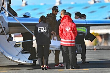 チャーター機で宮崎入りしたダルビッシュ有（左から２番目）