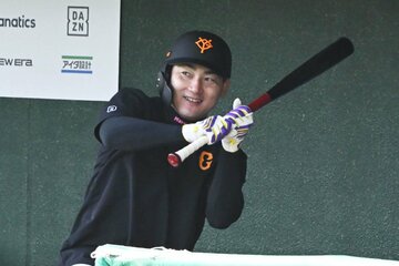 外野陣と仲良く切磋琢磨する巨人・丸佳浩