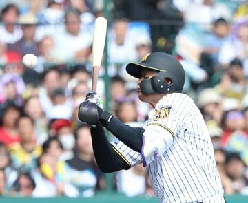 初回に死球を受けた森下翔太