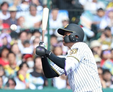 初回に死球を受けた森下翔太