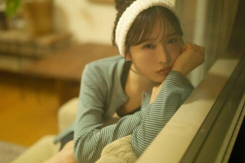 AKB48小栗有以が自然体なカレンダーを発売 先行カットを解禁 | 東