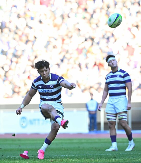 チームを牽引した明大の主将・平翔太(左)