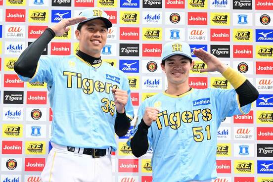 お立ち台の才木浩人と中野拓夢