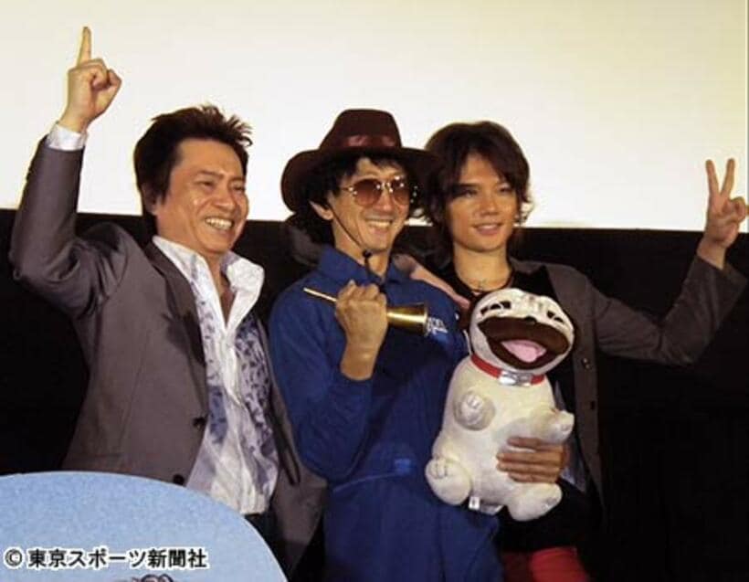 左から平田、渡辺監督、ＫＥＮＮ