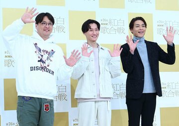 純烈の酒井一圭(左)、後上翔太(中)、白川裕二郎